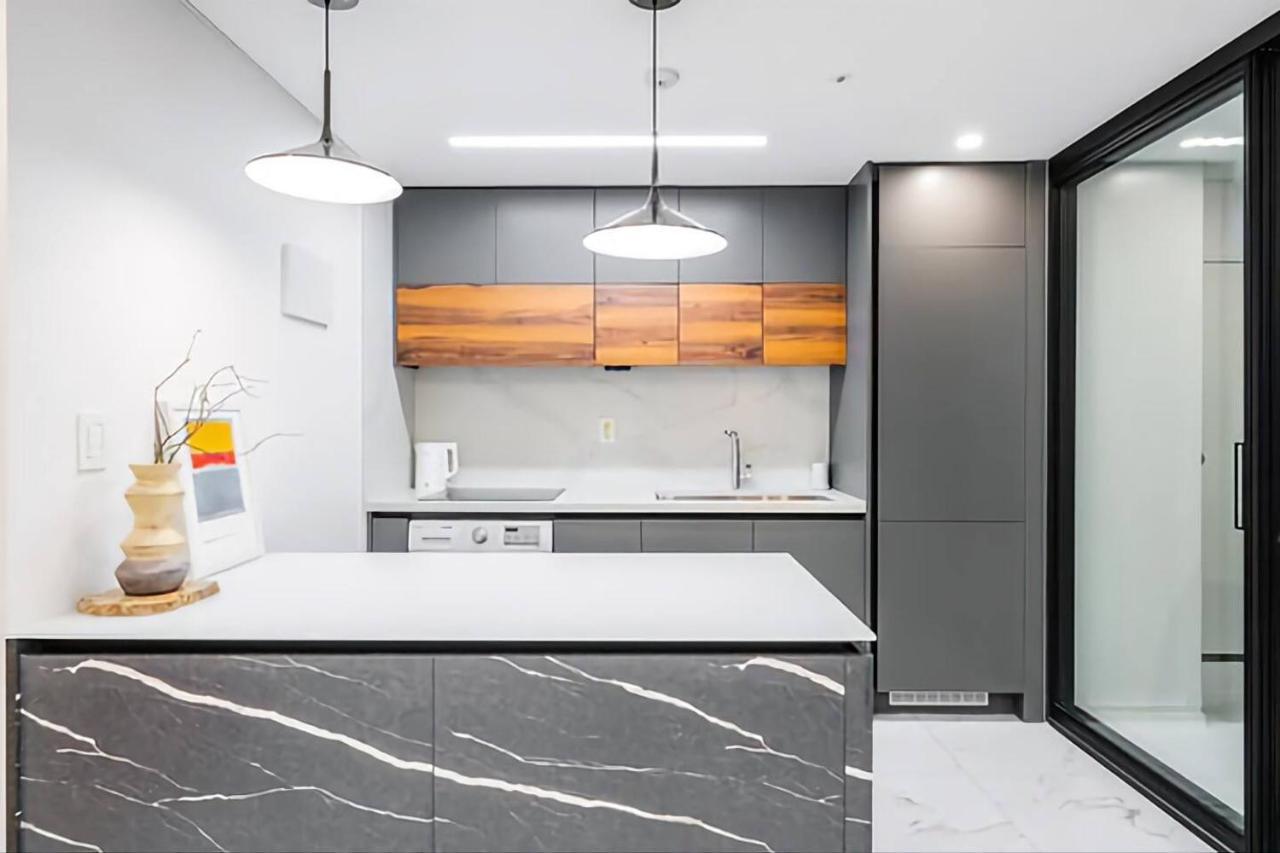 Uh Flat The Seocho Apartment Сеул Екстериор снимка