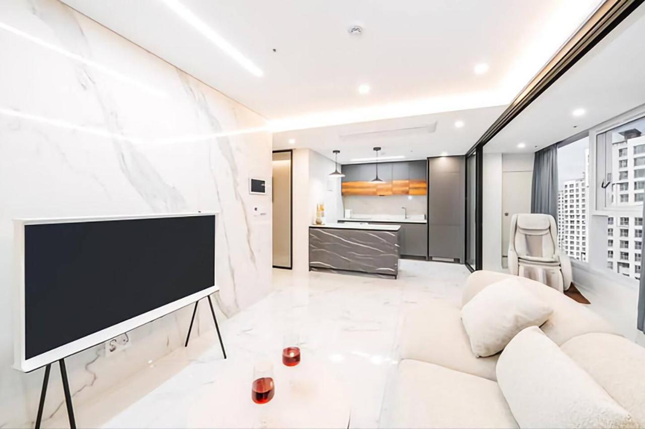Uh Flat The Seocho Apartment Сеул Екстериор снимка