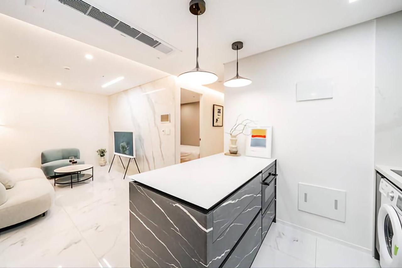 Uh Flat The Seocho Apartment Сеул Екстериор снимка